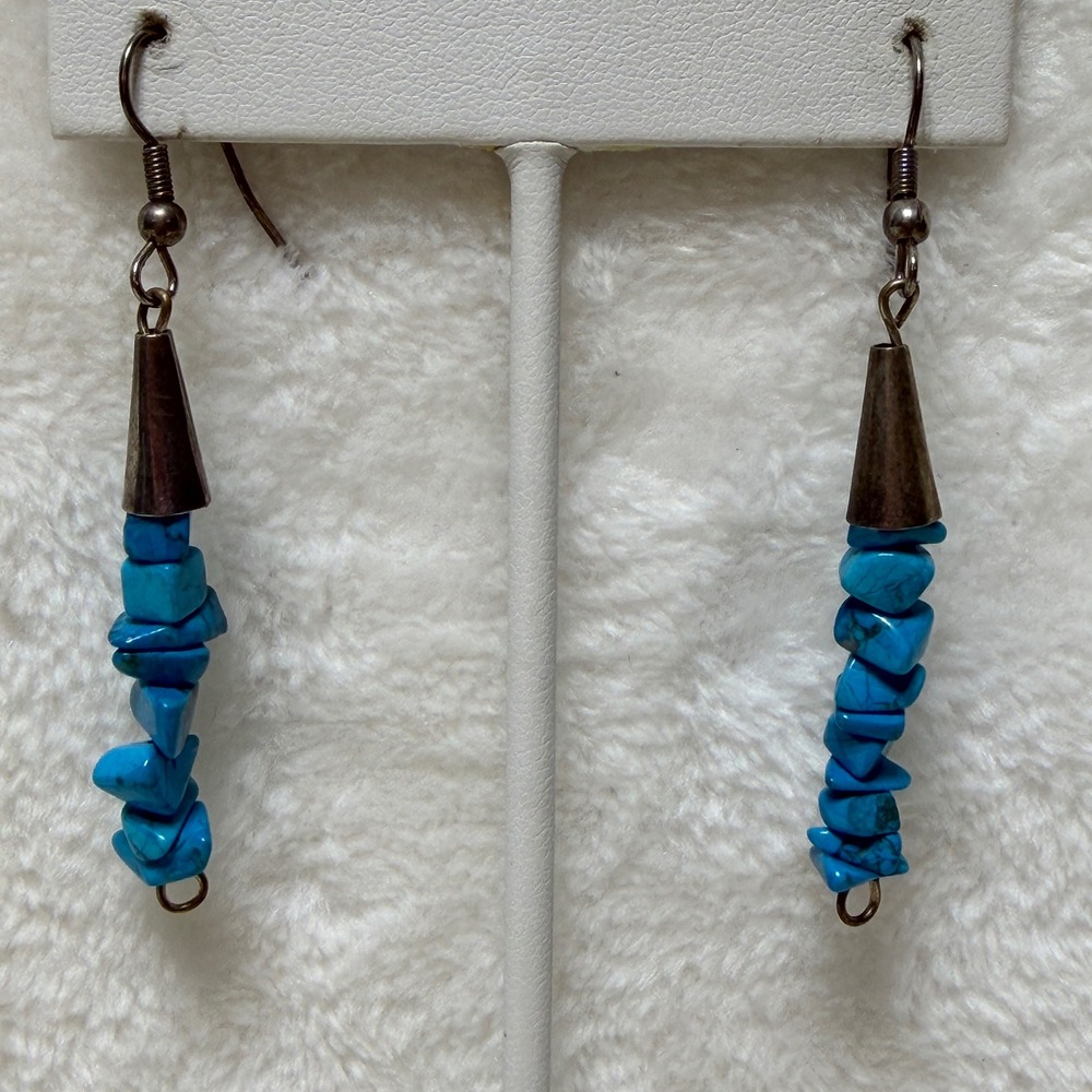 Vintage Southwestern Turquoise‎ Chip Dangle Earrings Silver Tone Cone Hook Drop